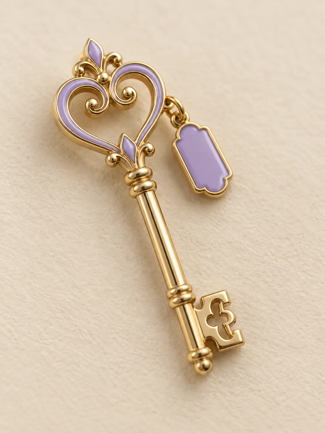 Lost Key Club Brooch — Détail en gros plan