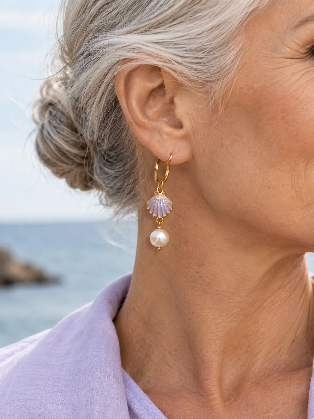 Scallop & Pearl Hoops — Hovedbillede, båret
